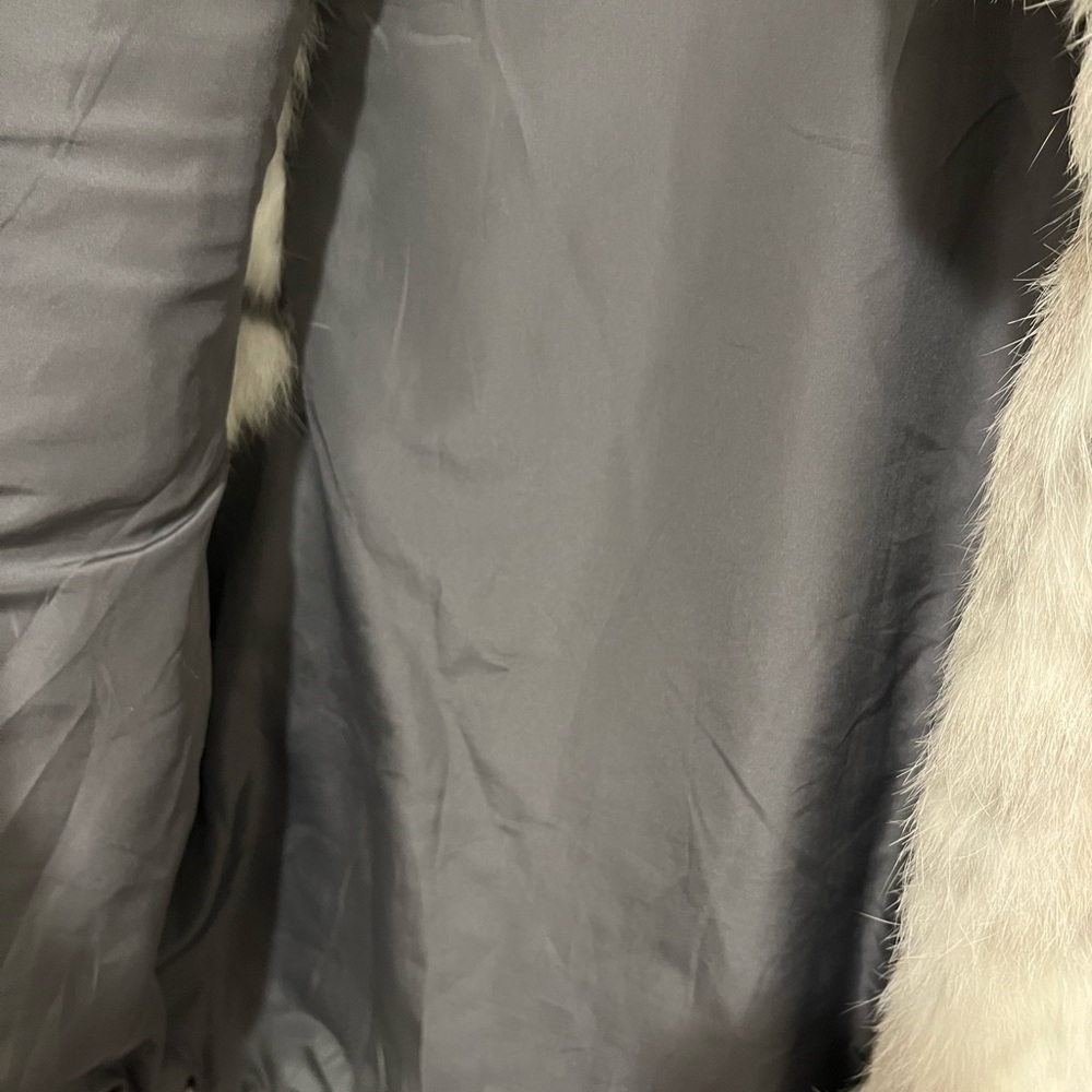 Adrienne Landau Rabbit Fur Vest
Size L - Picture 9 of 16